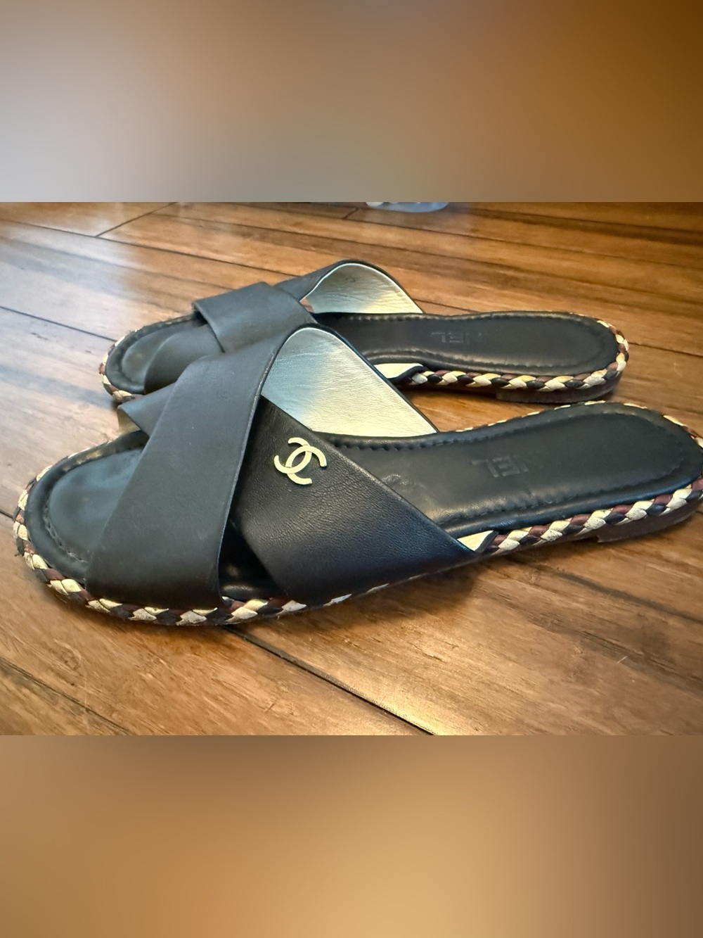 Chanel Black Leather Braided Trim Criss Cross CC Flat Slide
Sandals Size 41c - Picture 6 of 10